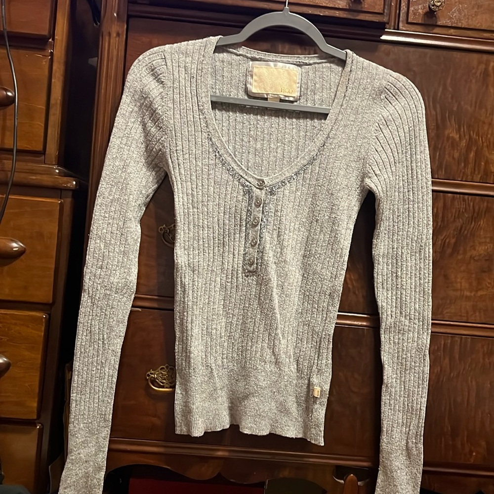 Thin grey scoop neck sweater with sparkle detail.